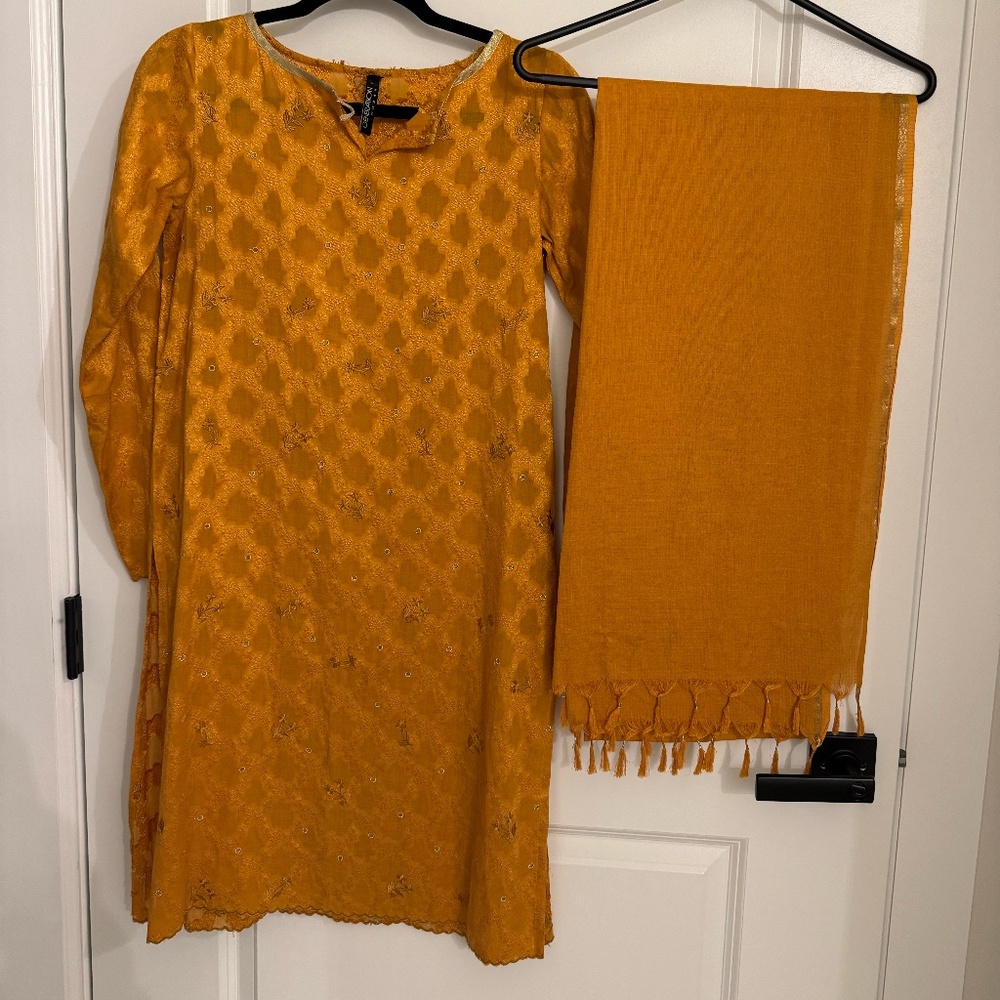 2 Piece Pakistani Generation Kurta Dupatta Size 8 (Small)